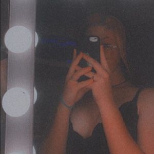 Meet your Posher, Chloe